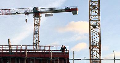 Personne qui travaille sur un chantier